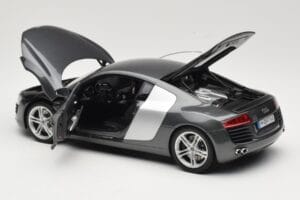 Audi R8 Type 42 4.2 Daytona Grey Kyosho 1:18 5010618425 Metal - imagem 5 de 8