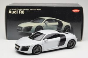 Audi R8 Type 42 Suzuka Grey Kyosho 1:18 09213SG Metal - imagem 8 de 8