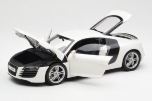 Audi R8 Type 42 Branco Kyosho 1:18 09213W Metal - imagem 2 de 8