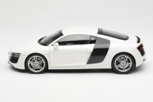 Audi R8 Type 42 Branco Kyosho 1:18 09213W Metal - imagem 4 de 8