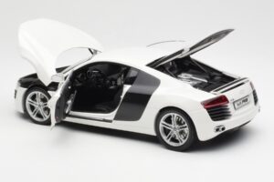 Audi R8 Type 42 Branco Kyosho 1:18 09213W Metal - imagem 5 de 8