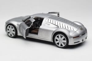 Audi Rosemeyer Prateado Maisto 1:18 20000001438 Metal - imagem 5 de 8