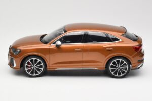Audi RS Q3 Sportback 8U Brown Metallic Minichamps 1:18 155018104 Metal - imagem 3 de 6