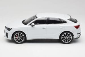 Audi RS Q3 F3 Sportback Glacier White Metallic Minichamps 1:18 155018105 Metal - imagem 3 de 6