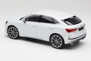 Audi RS Q3 F3 Sportback Glacier White Metallic Minichamps 1:18 155018105 Metal - imagem 5 de 6