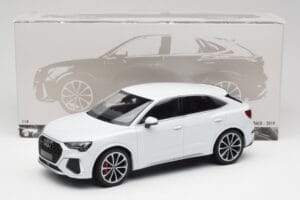 Audi RS Q3 F3 Sportback Glacier White Metallic Minichamps 1:18 155018105 Metal - imagem 6 de 6