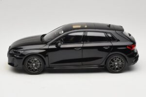 Audi RS3 8Y Sportback Myth Black Norev 1:18 188388 Metal - imagem 4 de 8