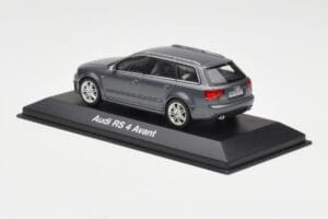 Audi RS4 B7 Avant Cinzento Minichamps 1:43 5010509223 Metal - imagem 3 de 4
