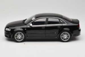 Audi RS4 B7 Sedan Phantom Black Minichamps 1:18 5010509115 Metal - imagem 4 de 8