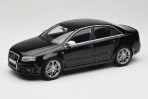 Audi RS4 B7 Sedan Phantom Black Minichamps 1:18 5010509115 Metal