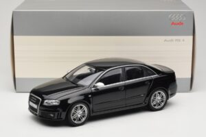 Audi RS4 B7 Sedan Phantom Black Minichamps 1:18 5010509115 Metal - imagem 8 de 8