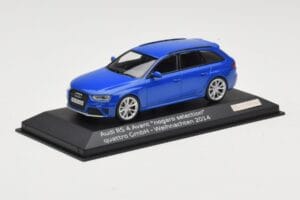 Audi RS4 B8 Avant Nogaro Blue Seleção de Natal 2014 Minichamps 1:43 AUDI003 Metal - imagem 2 de 4