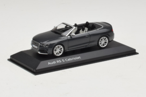 Audi RS5 B8 Cabriolet Daytona Gray Minichamps 1:43 5011215323 Metal - imagem 2 de 4