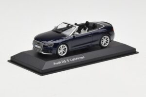 Audi RS5 B8 Cabriolet Estoril Blue Minichamps 1:43 5011215313 Metal - imagem 2 de 4