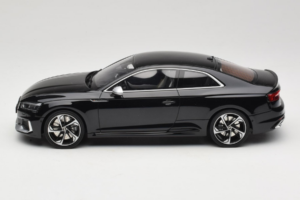 Audi RS5 B9 Coupe Preto GT Spirit 1:18 GT751 Resina - imagem 3 de 6