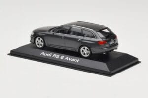 Audi RS6 C5 Avant Daytona Grey Minichamps 1:43 5010710233 Metal - imagem 3 de 4