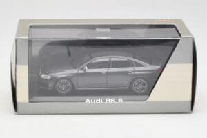 Audi RS6 C6 Daytona Grey Minichamps 1:43 5010810123 Metal - imagem 4 de 4