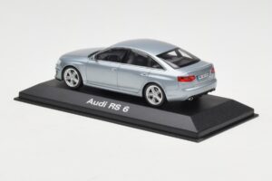 Audi RS6 C6 Monza Silver Minichamps 1:43 5010810113 Metal - imagem 3 de 4