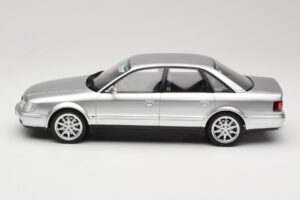 Audi S4 C4 4.2 V8 Crystal Silver Otto 1:18 OT464 Resina - imagem 3 de 6