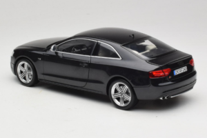 Audi S5 B8 Coupe Preto Norev 1:18 188360 Metal - imagem 7 de 8