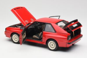 Audi Sport Quattro Vermelho Edição Concessionário AUTOart 1:18 5030400205 Metal - imagem 5 de 8