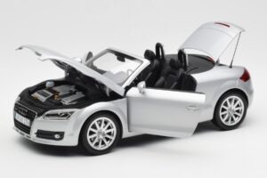 Audi TT 8J Roadster Prata Claro Minichamps 1:18 5010500515 Metal - imagem 2 de 8