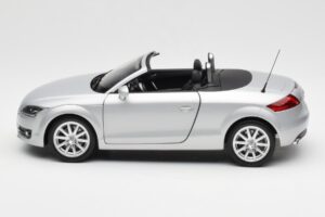 Audi TT 8J Roadster Prata Claro Minichamps 1:18 5010500515 Metal - imagem 4 de 8