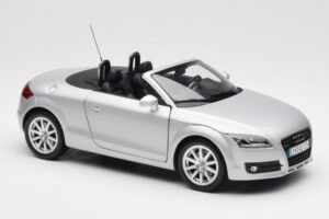 Audi TT 8J Roadster Prata Claro Minichamps 1:18 5010500515 Metal - imagem 6 de 8