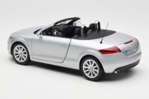 Audi TT 8J Roadster Prata Claro Minichamps 1:18 5010500515 Metal - imagem 7 de 8