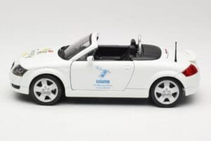Audi TT 8N Cabriolet Branco Maisto 1:18 56065 Metal - imagem 4 de 8