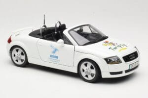 Audi TT 8N Cabriolet Branco Maisto 1:18 56065 Metal - imagem 6 de 8