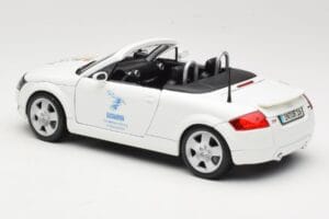 Audi TT 8N Cabriolet Branco Maisto 1:18 56065 Metal - imagem 7 de 8