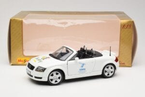 Audi TT 8N Cabriolet Branco Maisto 1:18 56065 Metal - imagem 8 de 8