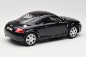 Audi TT 8N Preto Revell 1:18 08953 Metal - imagem 3 de 8