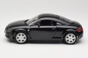 Audi TT 8N Preto Revell 1:18 08953 Metal - imagem 4 de 8