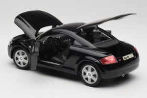 Audi TT 8N Preto Revell 1:18 08953 Metal - imagem 5 de 8