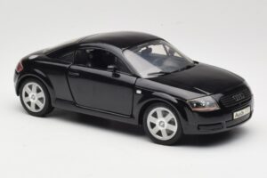 Audi TT 8N Preto Revell 1:18 08953 Metal - imagem 6 de 8