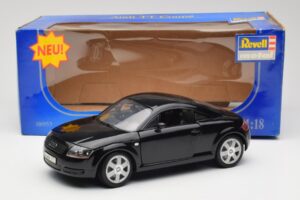 Audi TT 8N Preto Revell 1:18 08953 Metal - imagem 8 de 8