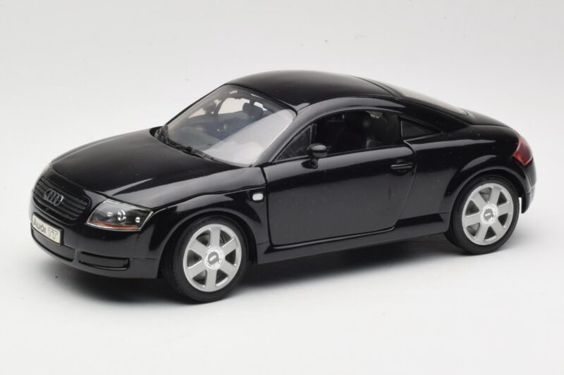 Audi TT 8N Preto Revell 1:18 08953 Metal