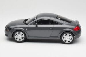 Audi TT 8N Coupé Grey Metallic Minichamps 1:18 155017020 Metal - imagem 3 de 6