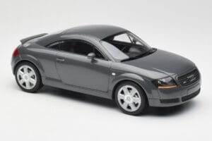Audi TT 8N Coupé Grey Metallic Minichamps 1:18 155017020 Metal - imagem 4 de 6