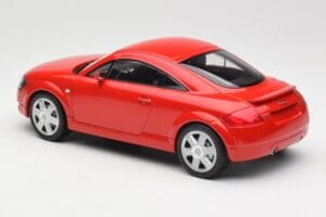 Audi TT 8N Vermelho Minichamps 1:18 155017022 Metal - imagem 5 de 6