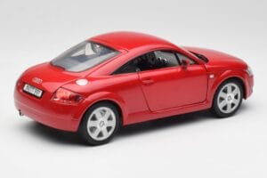 Audi TT 8N Coupe Vermelho Revell 1:18 89909092 Metal - imagem 3 de 8
