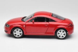 Audi TT 8N Coupe Vermelho Revell 1:18 89909092 Metal - imagem 4 de 8