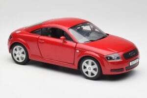 Audi TT 8N Coupe Vermelho Revell 1:18 89909092 Metal - imagem 6 de 8