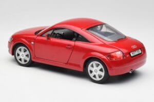 Audi TT 8N Coupe Vermelho Revell 1:18 89909092 Metal - imagem 7 de 8