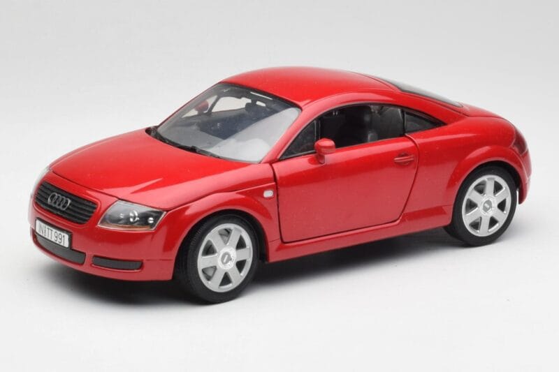 Audi TT 8N Coupe Vermelho Revell 1:18 89909092 Metal