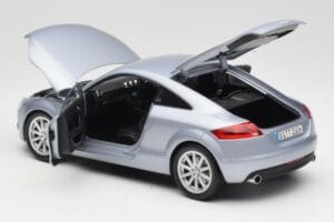 Audi TT 8N RHD Lake Prata Metálico Minichamps 1:18 150015020 Metal - imagem 5 de 8