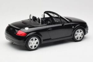 Audi TT 8N Roadster Black Metallic Minichamps 1:18 155017030 Metal - imagem 2 de 6