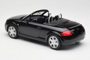 Audi TT 8N Roadster Black Metallic Minichamps 1:18 155017030 Metal - imagem 5 de 6